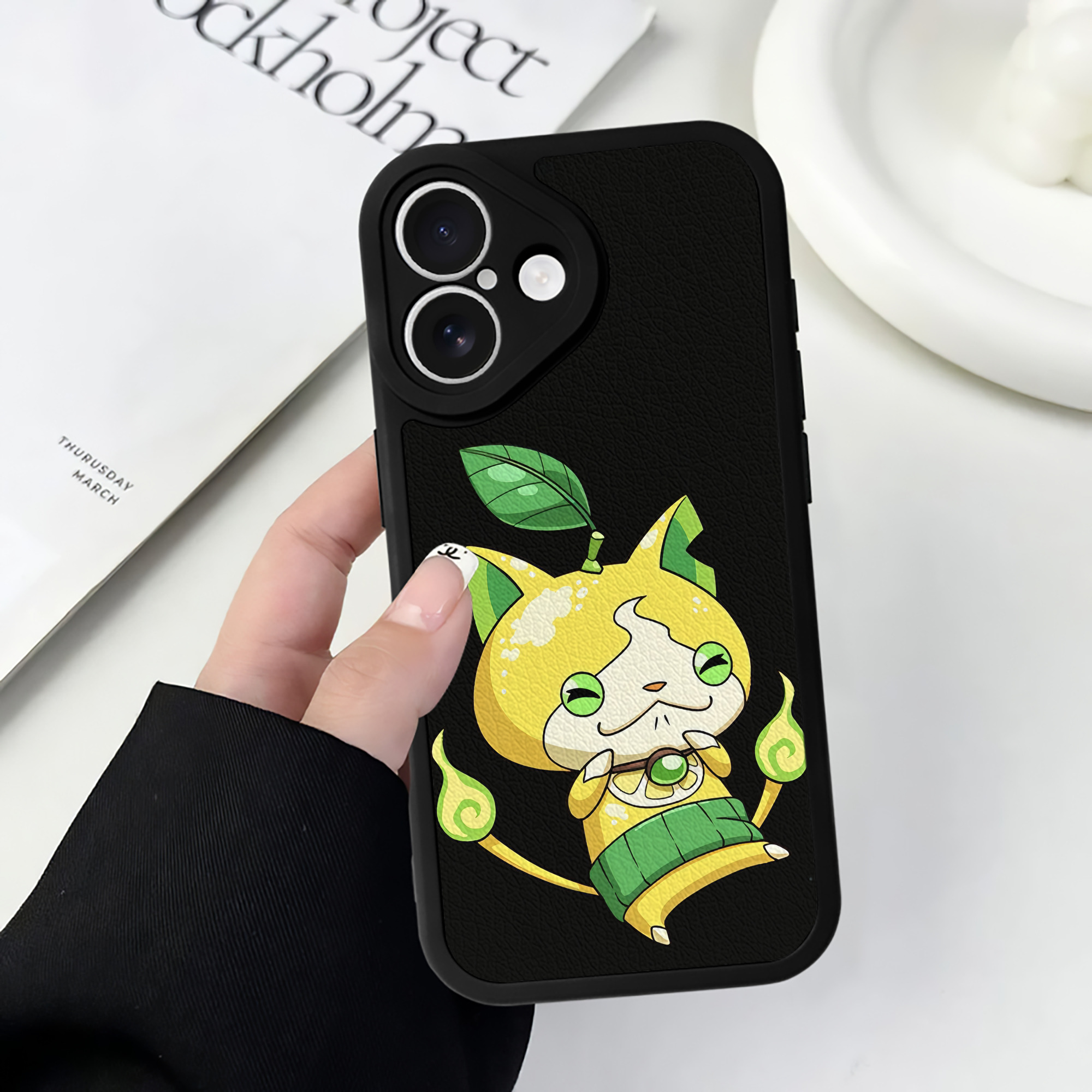 （画像用） 妖怪ウォッチ Yo-kai Watch 【iPhone 16シリーズ対応】シリコンスマホケース（レザー調） 材質：シリコン